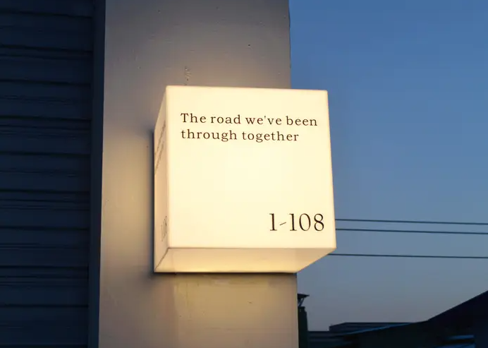 “亞克力燈箱價(jià)格(了解亞克力燈箱的市場(chǎng)價(jià)格)